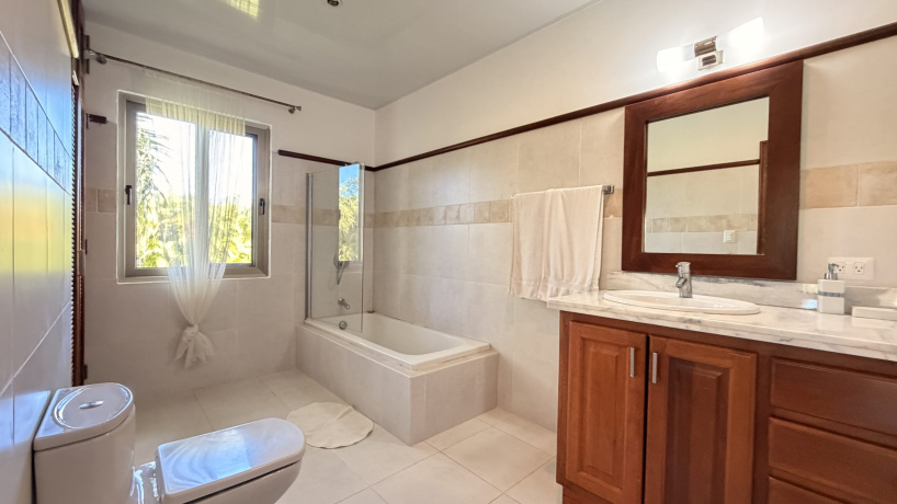 BAVARO, 4 Habitaciones Habitaciones, 0 ,0,Villa,En Venta,COCOTAL,0,1212