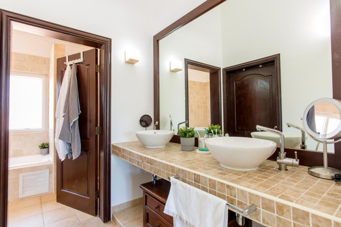 PUNTA CANA, 4 Habitaciones Habitaciones, 0 ,4 BathroomsBathrooms,Villa,En Alquiler,COCOTAL,0,1229