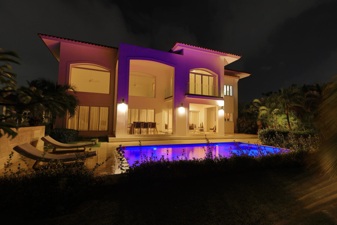 villa de 4 habitaciones en cocotal con vista al campo de golf